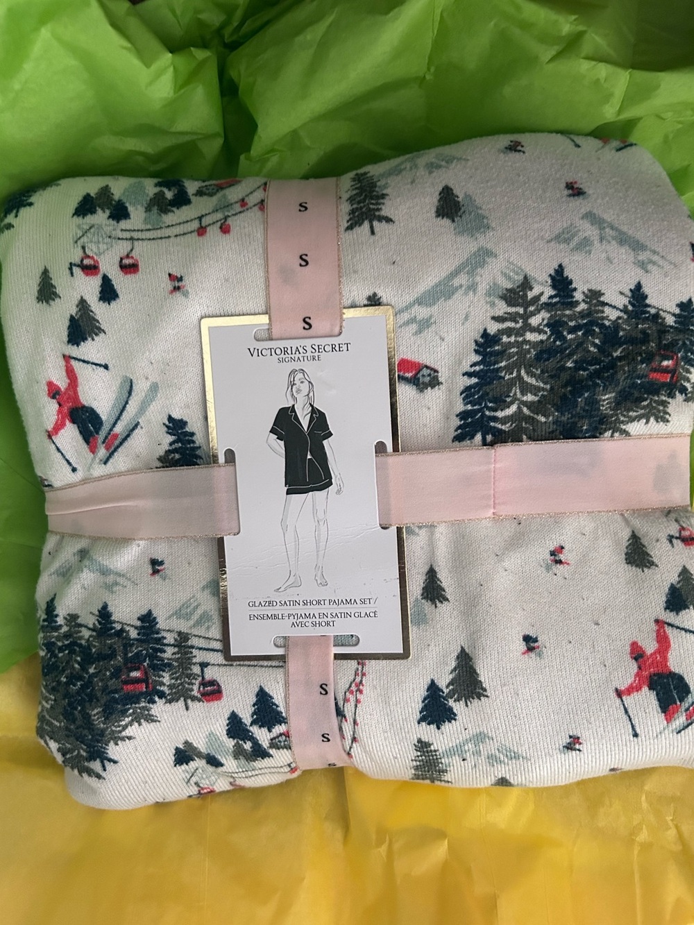 American eagle plush forest print Cream Pajama Set sz small- long sleeve/shorts